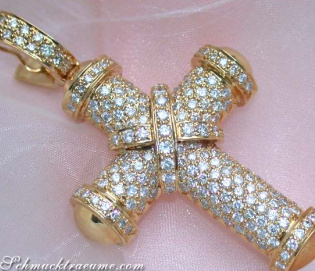 Stately Diamond Cross Pendant in Yellow Gold 18k