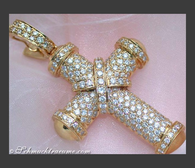 Stately Diamond Cross Pendant in Yellow Gold 18k
