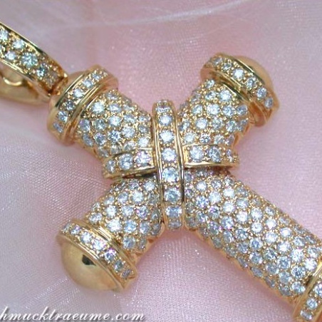 Stately Diamond Cross Pendant in Yellow Gold 18k