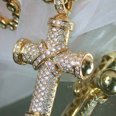 Stately Diamond Cross Pendant in Yellow Gold 18k