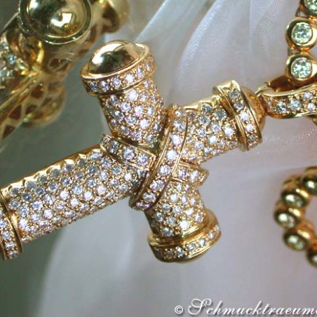 Stately Diamond Cross Pendant in Yellow Gold 18k