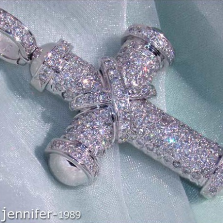Stately Diamond Cross Pendant in White gold 18k