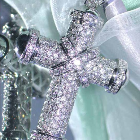 Stately Diamond Cross Pendant in White gold 18k