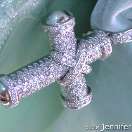 Stately Diamond Cross Pendant in White gold 18k
