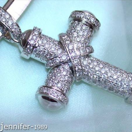 Stately Diamond Cross Pendant in White gold 18k