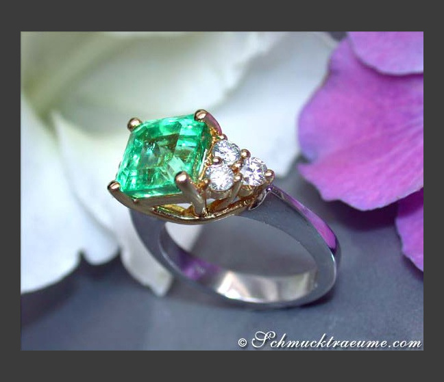 Exquisite Emerald Diamond Ring Exquisite Emerald Diamond Ring