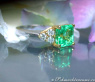 Exquisite Emerald Diamond Ring
