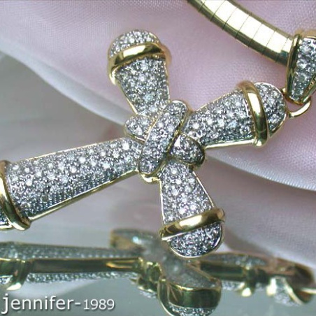 Precious Diamond Cross Pendant in Yellow gold