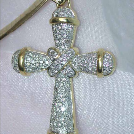 Precious Diamond Cross Pendant in Yellow gold