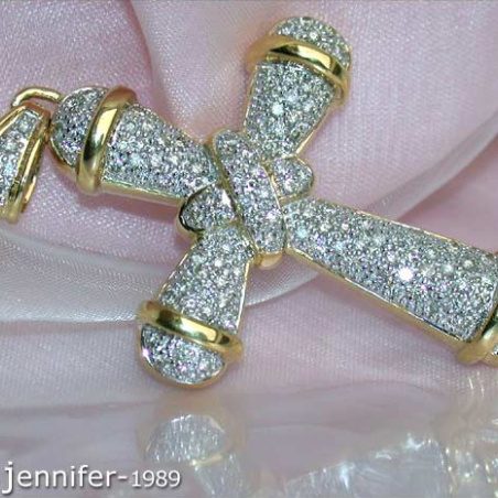 Precious Diamond Cross Pendant in Yellow gold