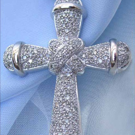 Precious Diamond Cross Pendant in White gold