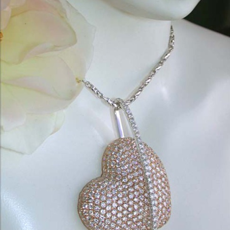 Exceptional Diamond Heart Pendant (4,79 ct.)