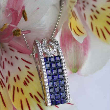 Beautiful Sapphire Pendant with Diamonds