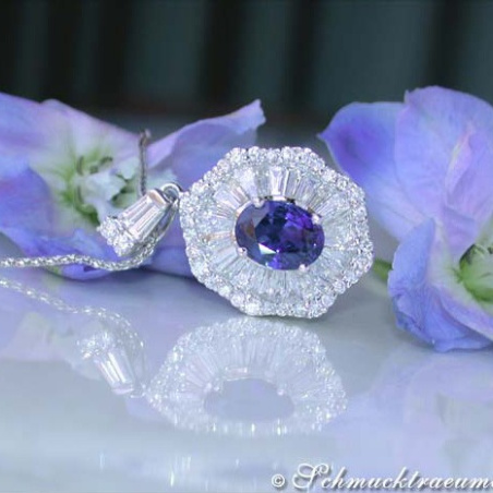Terrific Sapphire Pendant with Diamonds