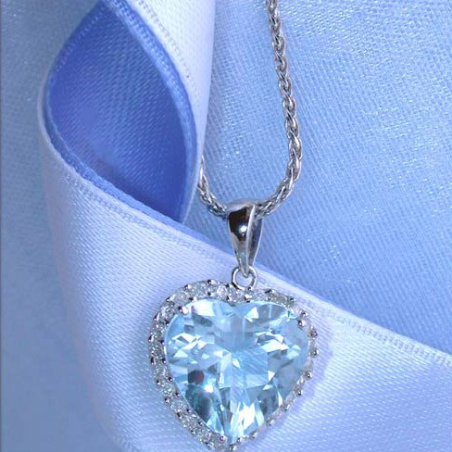 Delicate Aquamarine Heart Pendant with Diamonds