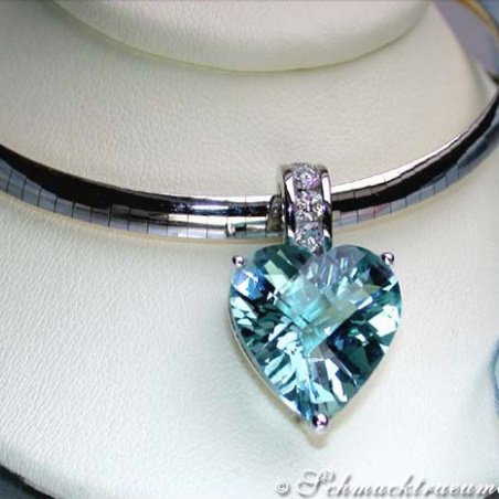Impressive Aquamarine Heart Pendant with Diamonds