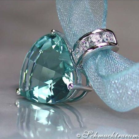 Impressive Aquamarine Heart Pendant with Diamonds