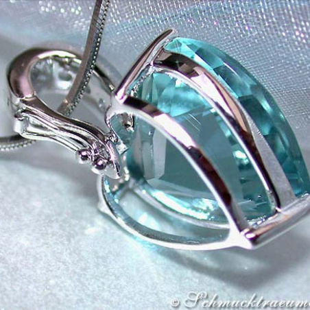 Impressive Aquamarine Heart Pendant with Diamonds
