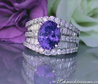 Glamorous Tanzanite Diamond Ring