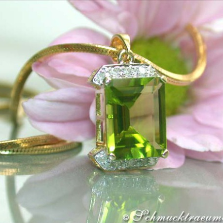 Beautiful Peridot Diamond Pendant