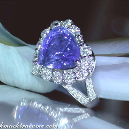 Gorgeous Tanzanite Heart Ring with Diamonds