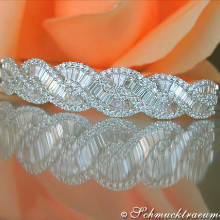 Luxus: Diamanten Armreif in Weißgold 750