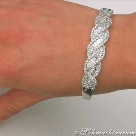 Luxus: Diamanten Armreif in Weißgold 750