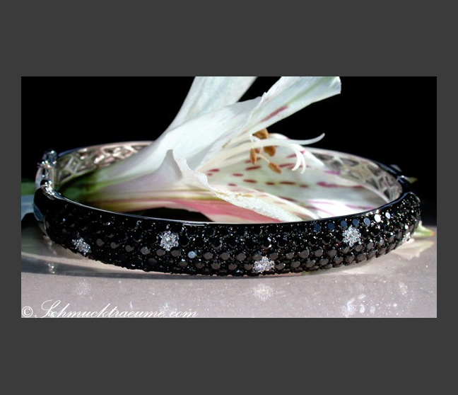 Elegant Black & White Diamond Bangle Elegant Black & White Diamond Bangle