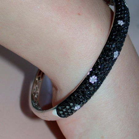 Brillanten & schwarze Diamanten Armreif