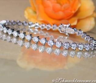 Gorgeous Diamonds Tennis Bracelet
