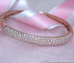 Pretty Diamond Bangle in Rose gold