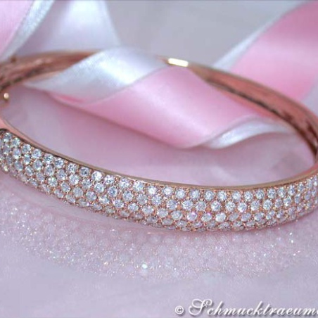 Pretty Diamond Bangle in Rose gold