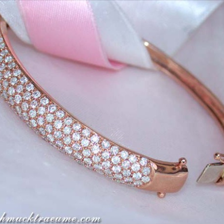 Pretty Diamond Bangle in Rose gold