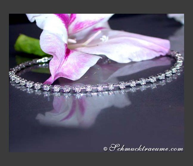 Magnificent Diamond Bracelet in Platinum Magnificent Diamond Bracelet in Platinum