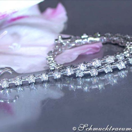 Magnificent Diamond Bracelet in Platinum