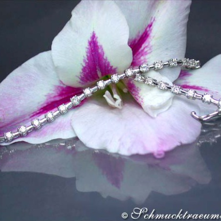 Magnificent Diamond Bracelet in Platinum