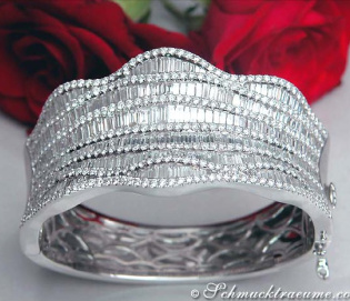 Luxurious Diamond Bangle (15,99 ct.)