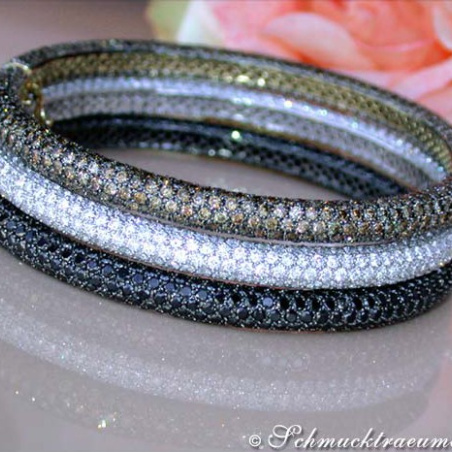 Armreifen mit weißen und naturbraunen Brillanten sowie schwarzen Diamanten