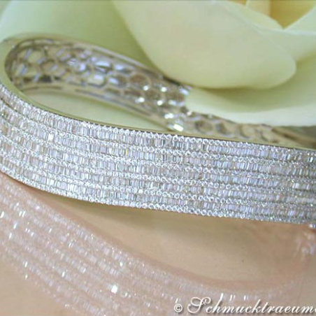 Prachtvoller Diamanten Armreif in Weißgold 750