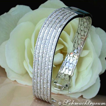 Prachtvoller Diamanten Armreif in Weißgold 750