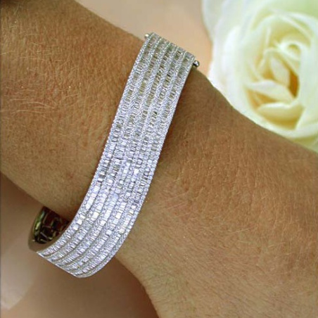 Prachtvoller Diamanten Armreif in Weißgold 750