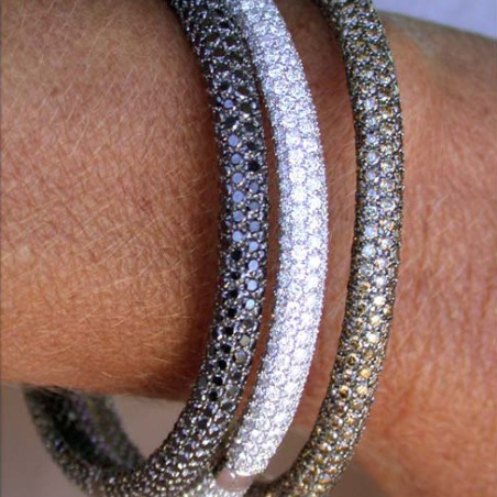 Armreifen mit schwarzen Diamanten
