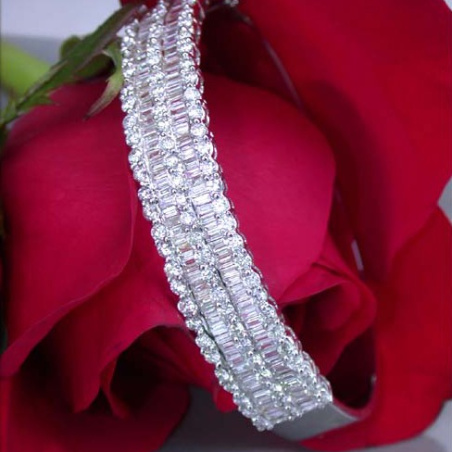 Hochwertiger Schmuck für Damen - online kaufen auf Schmucktraeume.com 