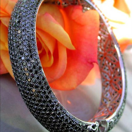 Armreif mit schwarzen Diamanten