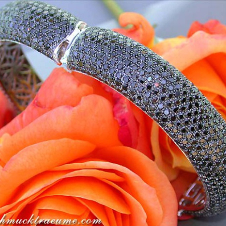 Armreif mit schwarzen Diamanten