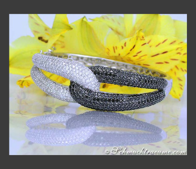 Voluminous Black & White Diamond Bangle Voluminous Black & White Diamond Bangle