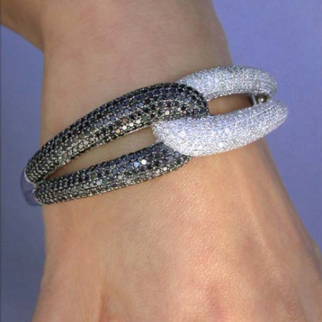 Brillanten Armreif mit schwarzen Diamanten