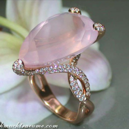 Exquisite Rose Quartz Pear Ring With Diamonds