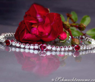 Gorgeous ruby ​​diamonds bracelet
