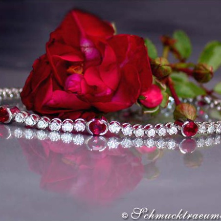 Gorgeous ruby ​​diamonds bracelet